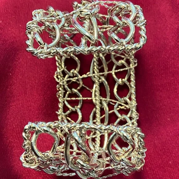 💥💥❤️3 cuff bracelets for only $25💥❤️💥. 2 in gold tone, 1 in silver tone! - Picture 10 of 10